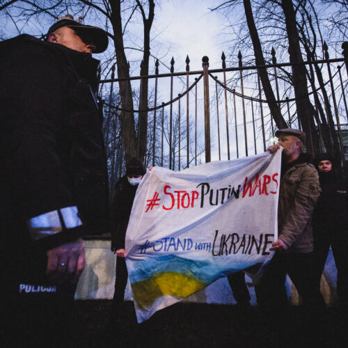 „Stop Puitin wars, stand with Ukraine”. Protest pod ambasad Warszawa, 23.02.2022. „Stop Puitin wars, stand with Ukraine”. Protest pod ambasadą Rosji
