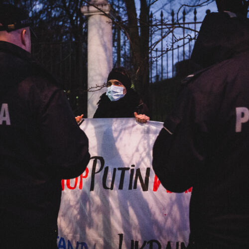 „Stop Puitin wars, stand with Ukraine”. Protest pod ambasad Warszawa, 23.02.2022. „Stop Puitin wars, stand with Ukraine”. Protest pod ambasadą Rosji