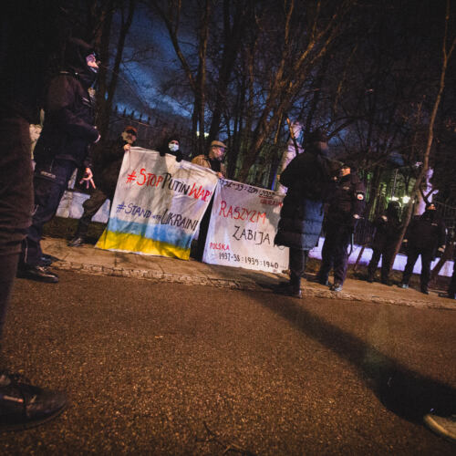 „Stop Puitin wars, stand with Ukraine”. Protest pod ambasad Warszawa, 23.02.2022. „Stop Puitin wars, stand with Ukraine”. Protest pod ambasadą Rosji