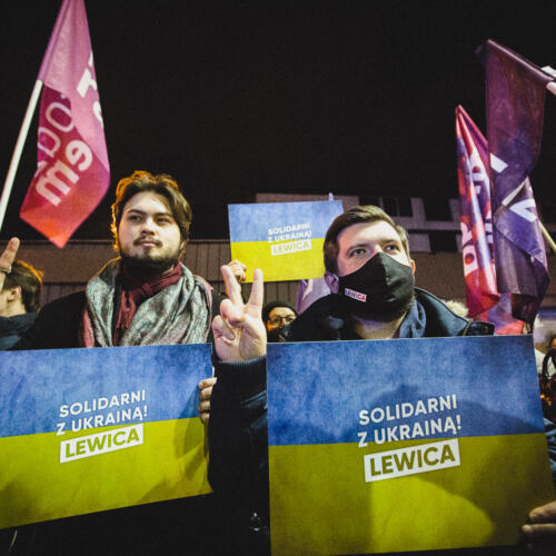 „Stop Puitin wars, stand with Ukraine”. Protest pod ambasad Warszawa, 23.02.2022. „Stop Puitin wars, stand with Ukraine”. Protest pod ambasadą Rosji
